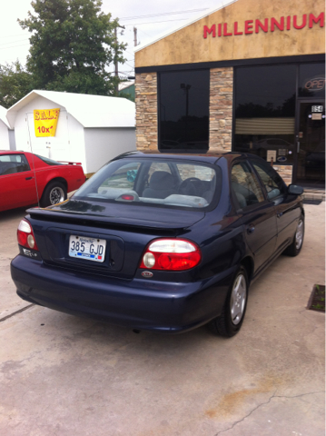 Kia Sephia 2001 photo 2