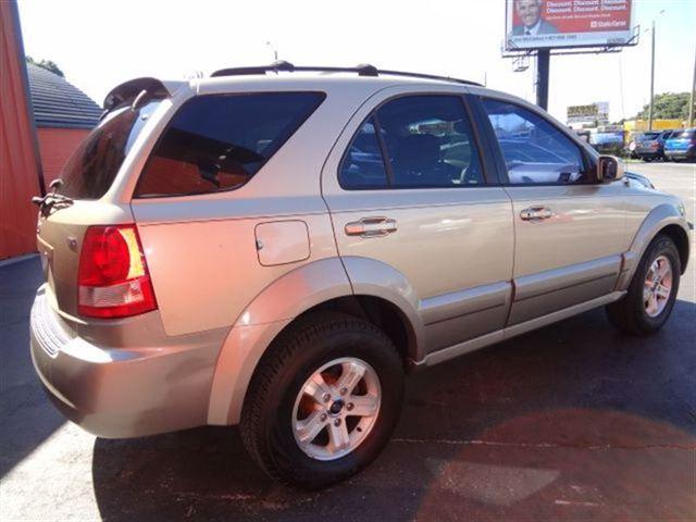 Kia Sorento 4WD Crew Cab LE Sport Utility