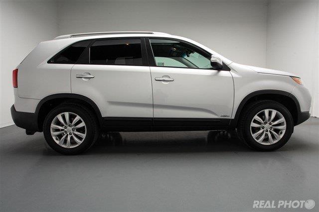 Kia Sorento 2011 photo 2