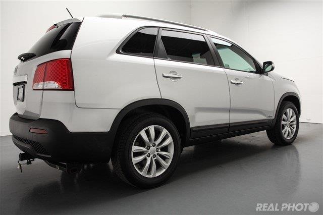 Kia Sorento 2011 photo 4