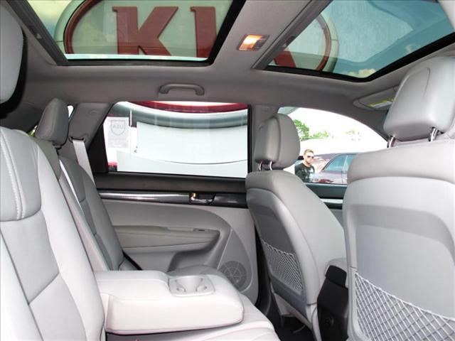 Kia Sorento 2011 photo 4