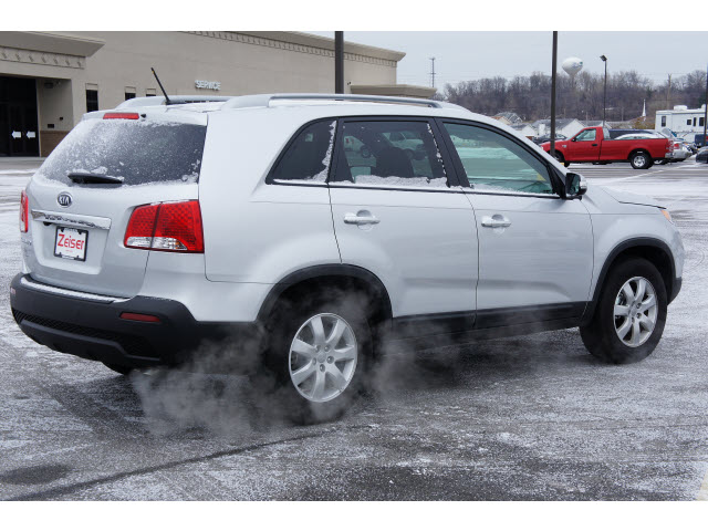 Kia Sorento 2012 photo 2