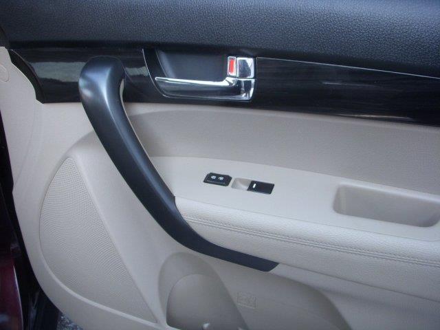 Kia Sorento 2012 photo 25