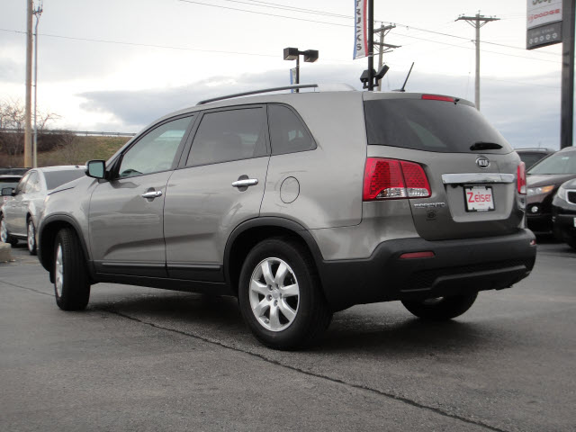 Kia Sorento 2012 photo 2