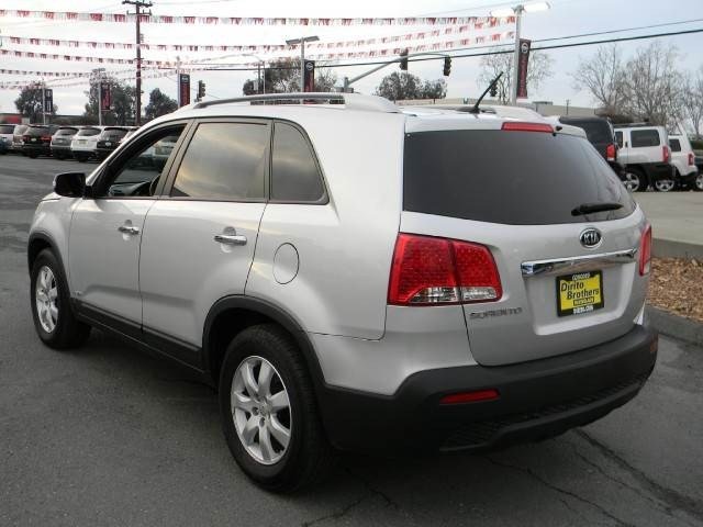 Kia Sorento 2012 photo 4