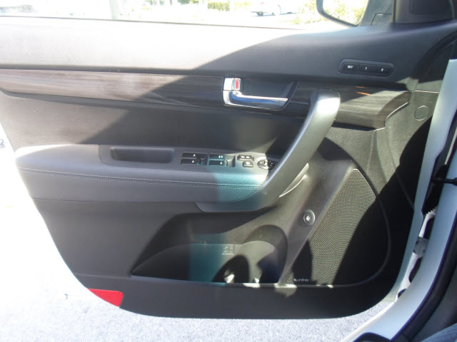 Kia Sorento 2012 photo 4