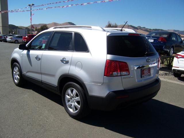Kia Sorento 2012 photo 4
