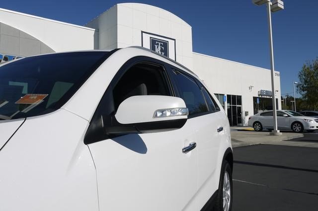 Kia Sorento 2012 photo 3