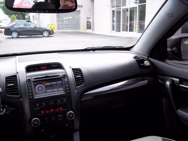 Kia Sorento 2012 photo 22