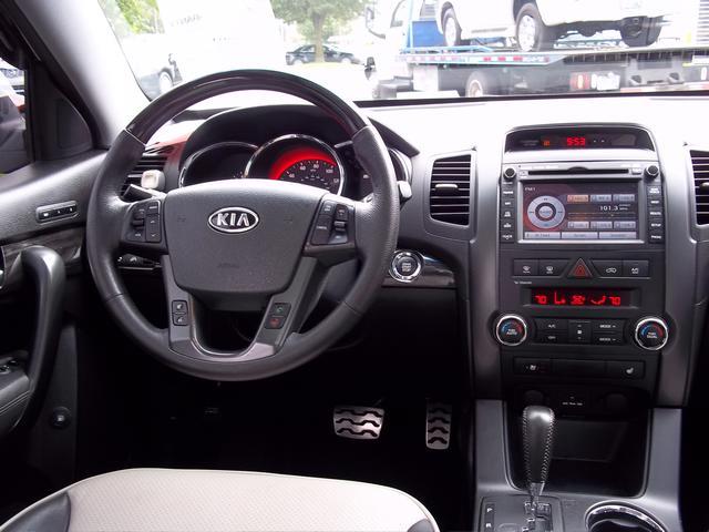 Kia Sorento 2012 photo 23
