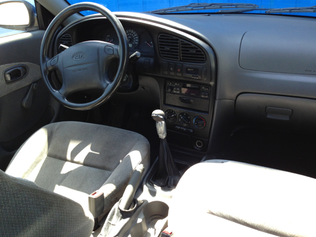 Kia Spectra 2002 photo 2