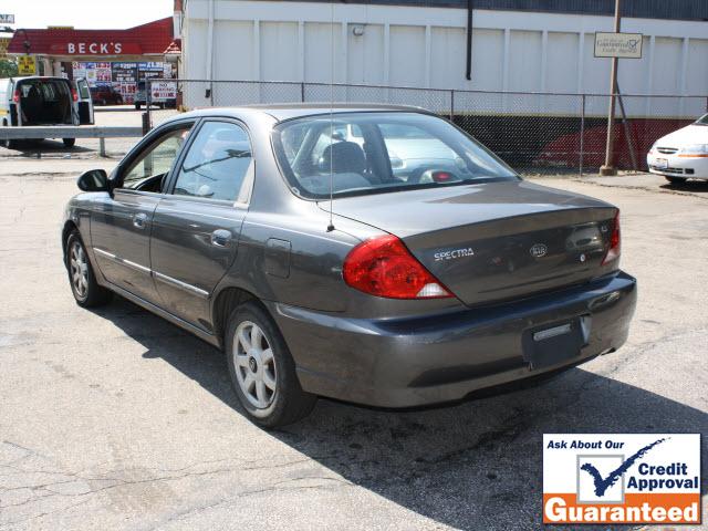 Kia Spectra 2003 photo 1