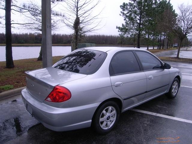 Kia Spectra 2003 photo 2
