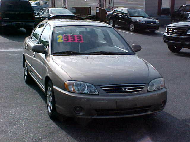 Kia Spectra Base Sedan