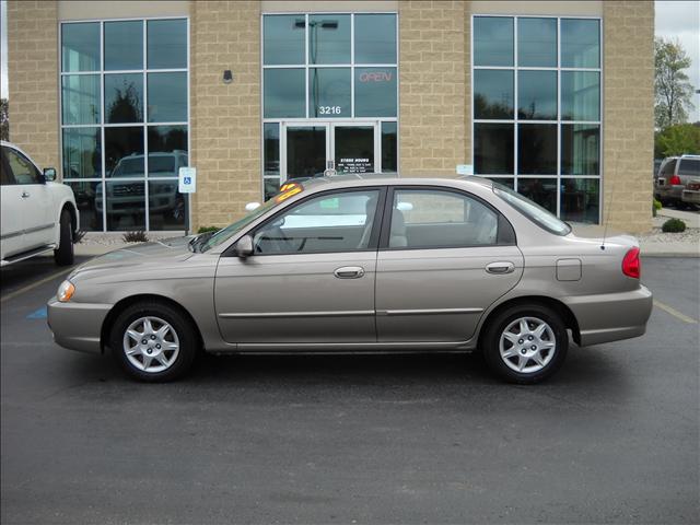 Kia Spectra Base Sedan