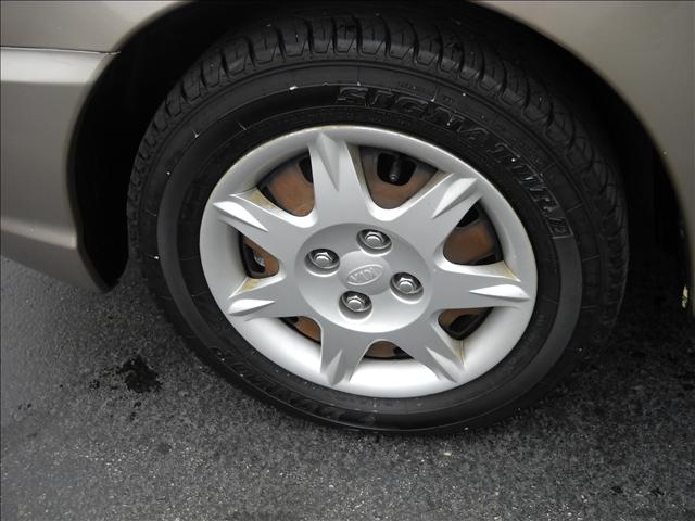 Kia Spectra 2003 photo 2