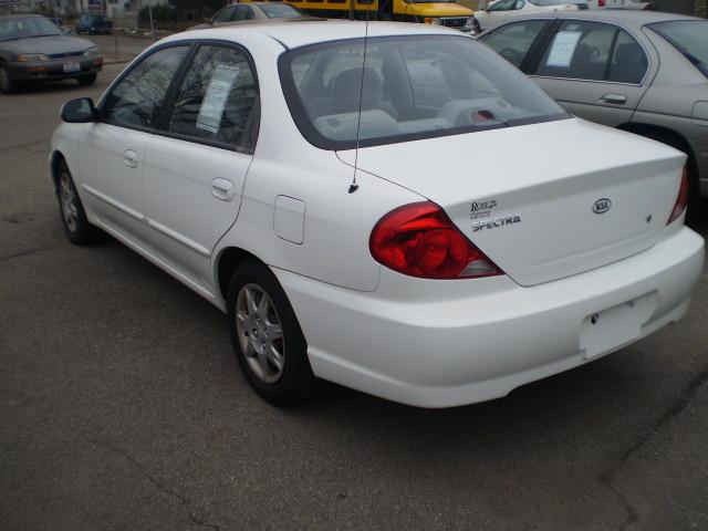 Kia Spectra 2003 photo 2