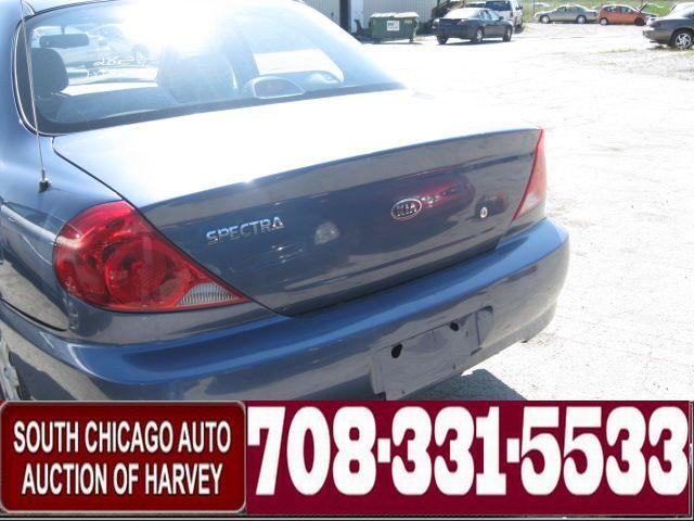 Kia Spectra 2003 photo 2