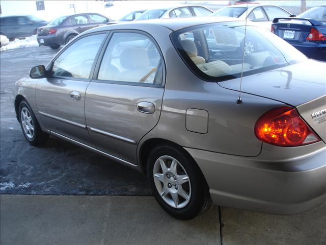 Kia Spectra 2003 photo 2