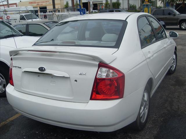 Kia Spectra 2004 photo 2