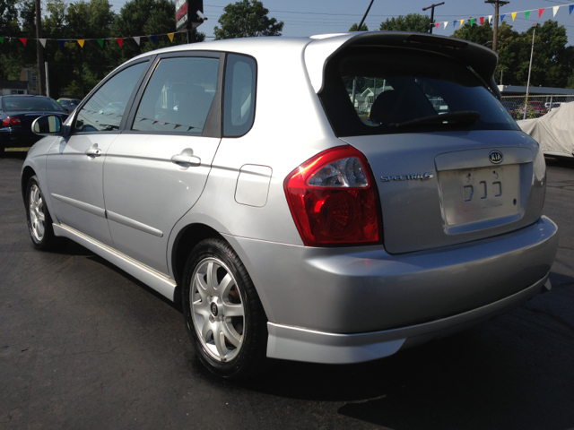 Kia Spectra5 2005 photo 2