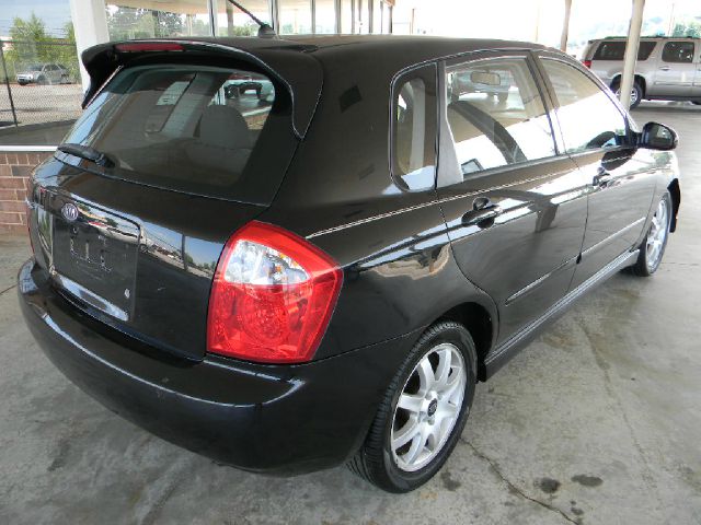 Kia Spectra5 2005 photo 4