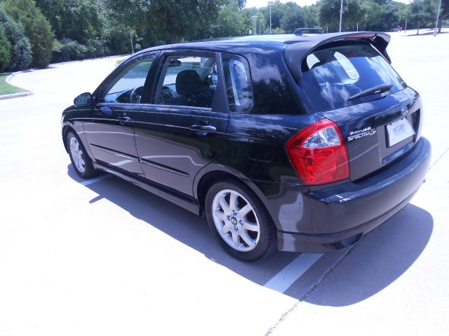 Kia Spectra5 2005 photo 4