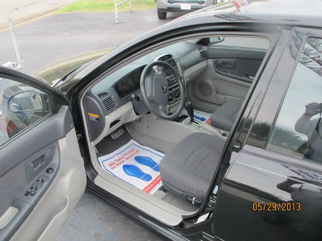 Kia Spectra5 2005 photo 5