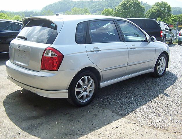 Kia Spectra5 2005 photo 5