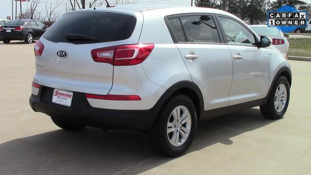 Kia Sportage 2011 photo 2