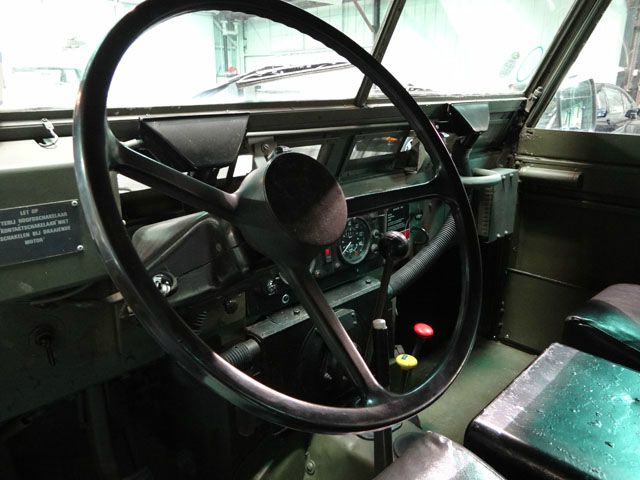 Land Rover Defender 1977 photo 15