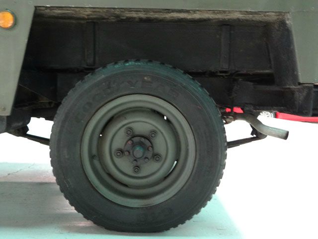 Land Rover Defender 1977 photo 4