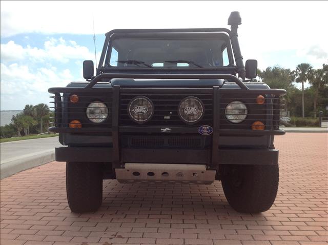 Land Rover Defender 1997 photo 4