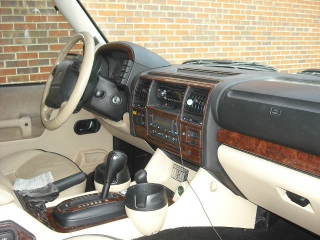 Land Rover Discovery 2003 photo 2