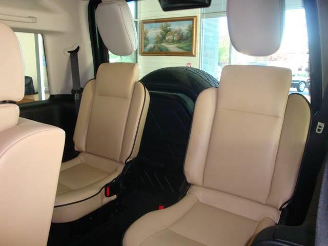 Land Rover Discovery SE SUV