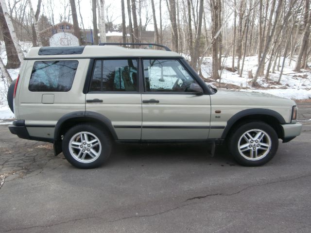 Land Rover Discovery 2003 photo 2