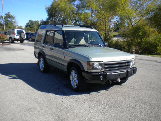 Land Rover Discovery 2004 photo 2