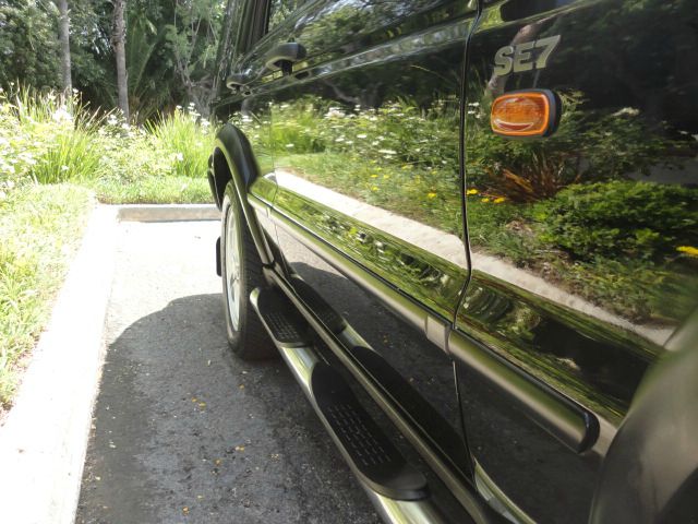 Land Rover Discovery SE SUV