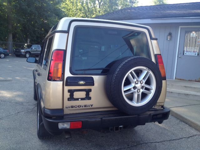 Land Rover Discovery 2004 photo 2