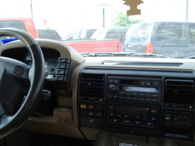 Land Rover Discovery II 1999 photo 2