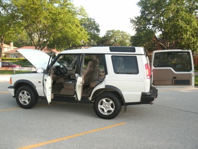 Land Rover Discovery II 2000 photo 10