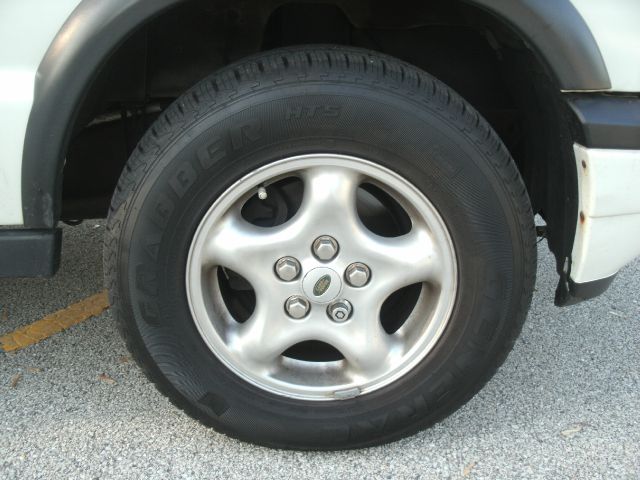 Land Rover Discovery II 2000 photo 15