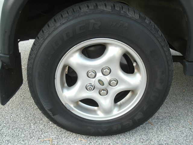 Land Rover Discovery II 2000 photo 16