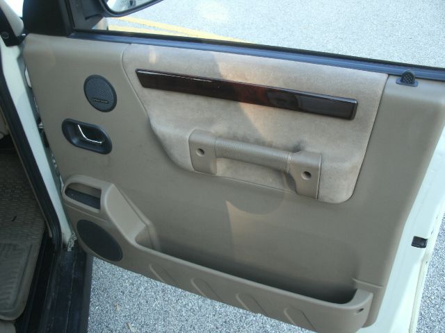 Land Rover Discovery II 2000 photo 3