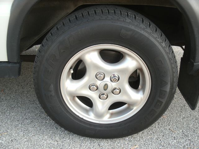 Land Rover Discovery II 2000 photo 30