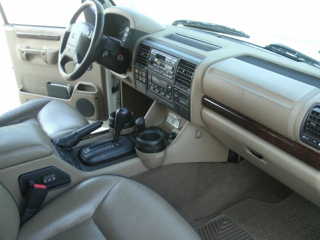 Land Rover Discovery II 2000 photo 8