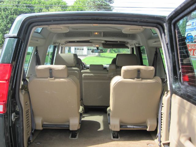 Land Rover Discovery II 2001 photo 4