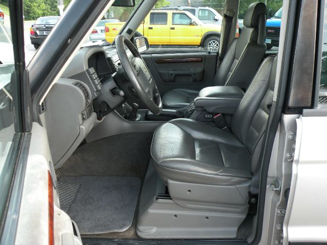 Land Rover Discovery II 1999 Toyota XLE SUV