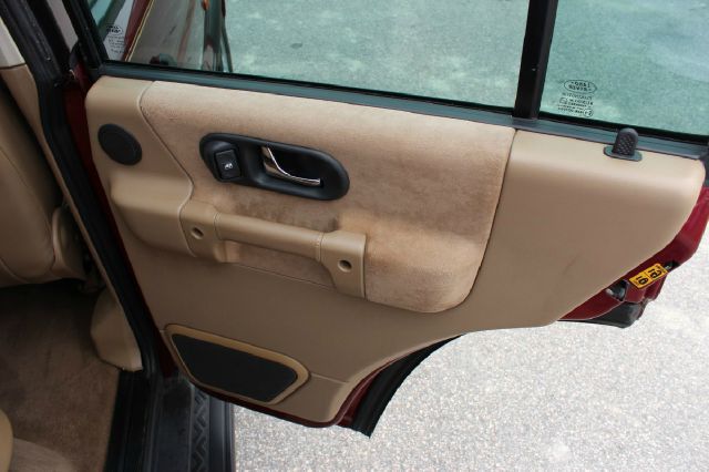 Land Rover Discovery II 2001 photo 16