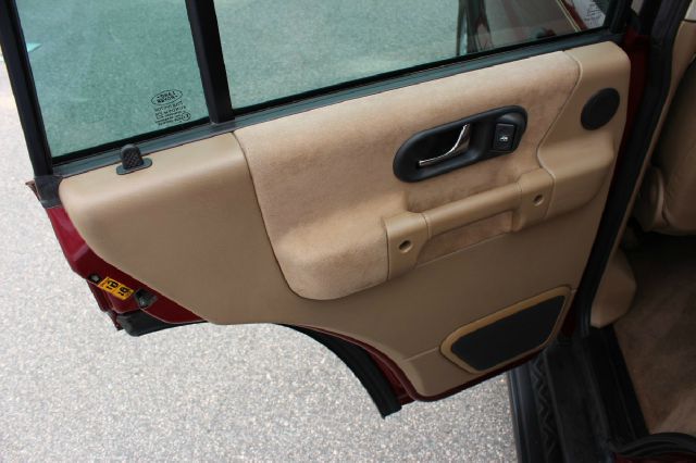 Land Rover Discovery II 2001 photo 8